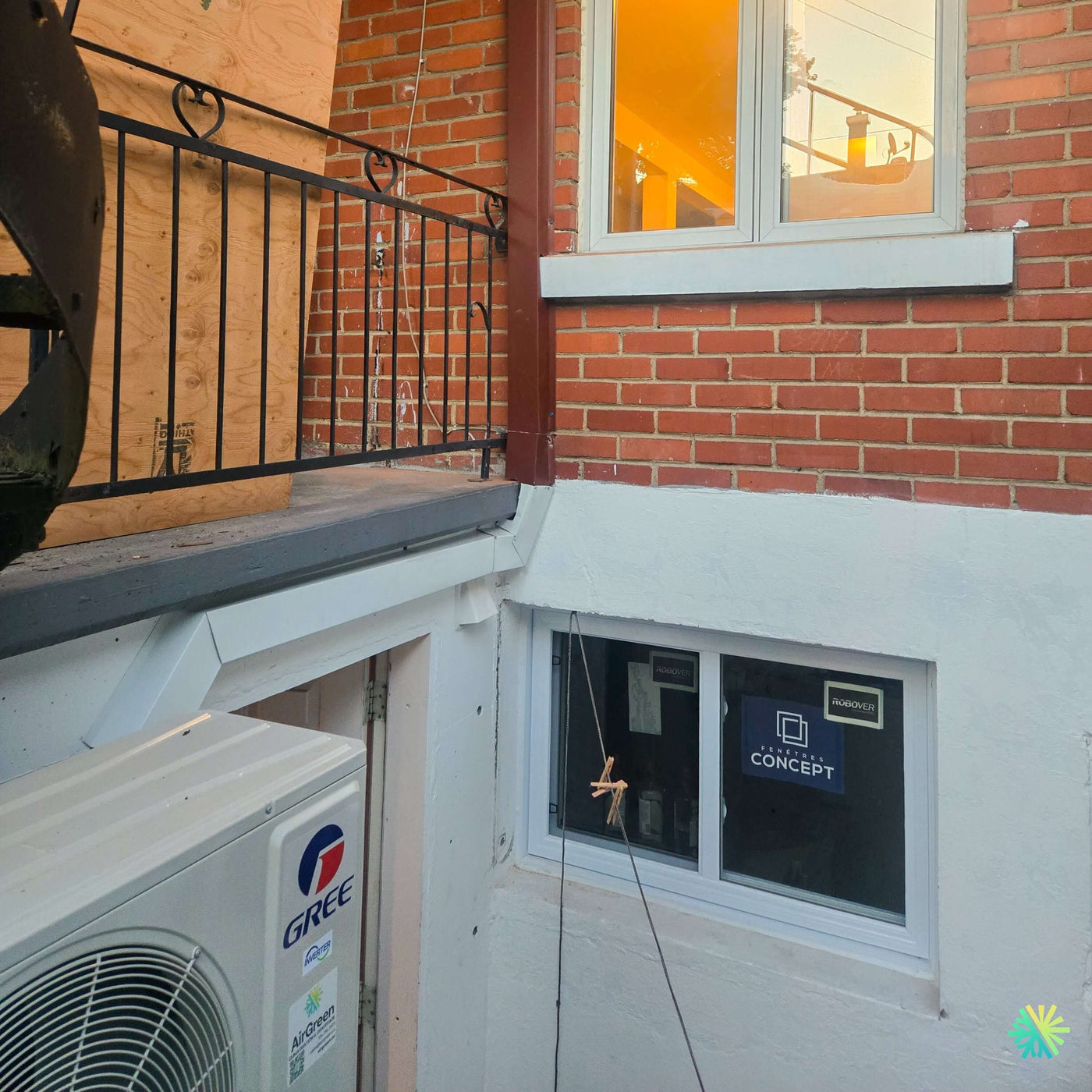 Installation d’une thermopompe murale GREE CLIVIA R32 à Lorraine : une solution mini split discrète pour une maison à accès extérieur complexe