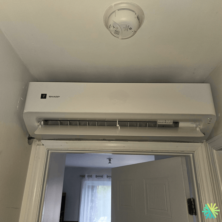 Installation d’une thermopompe murale Sharp ZU1 à Rosemont–La Petite-Patrie (Montréal)