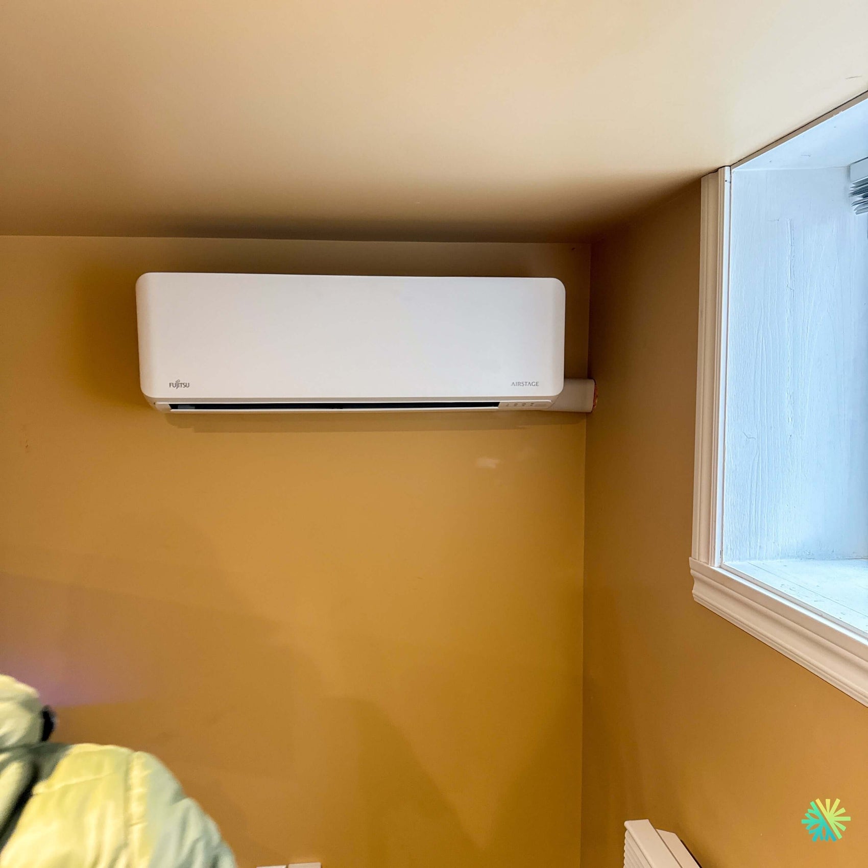 Installation d’une thermopompe murale FUJITSU ORION XLTH KZAH R-32 18 000 BTU à Sainte-Dorothée, Laval