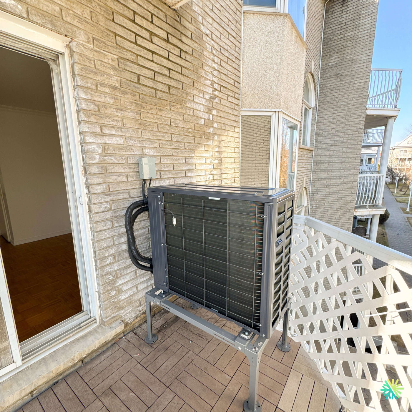 Installation d’une thermopompe centrale MIDEA EVOX G3 à Sainte-Thérèse : performance, précision et adaptation parfaite au climat québécois