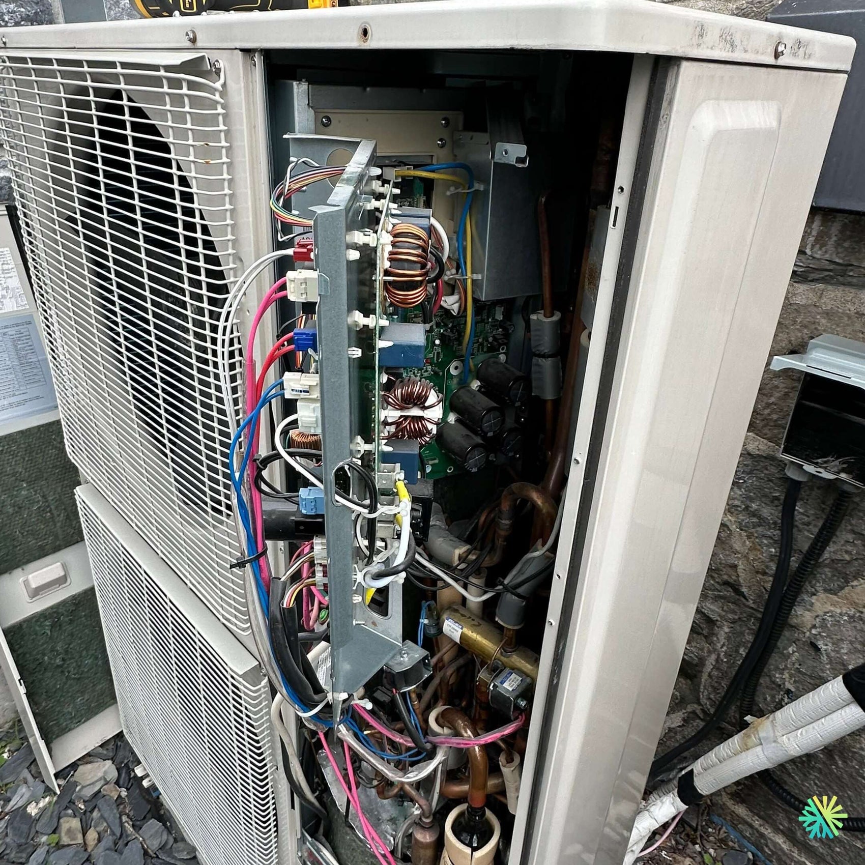 Réparation d’un système VRF Midea à Sainte-Julie