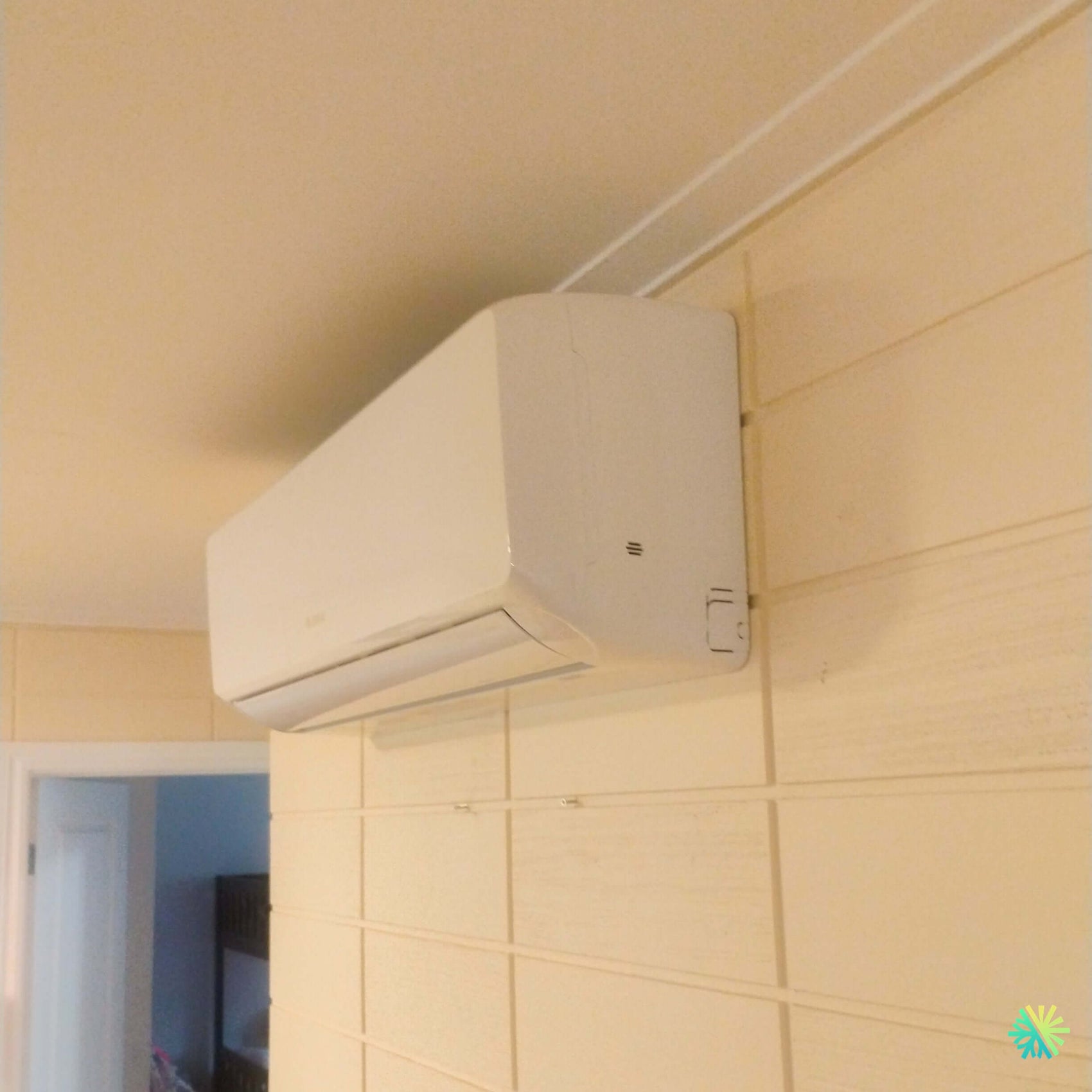 Installation d’une thermopompe Quad-Zone GREE FREE MATCH R32 à Ville Mont-Royal : confort sur mesure avec 4 têtes murales