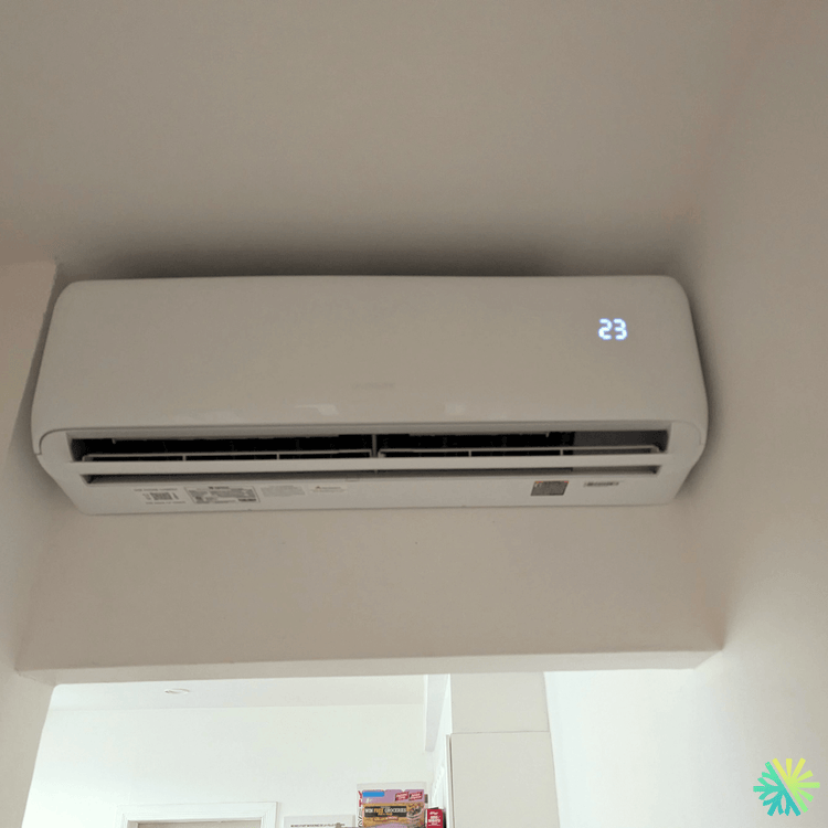 Nettoyage d’une thermopompe murale Gree à Ville-Marie (Montréal) : air plus sain, rendement stabilisé et fin des odeurs