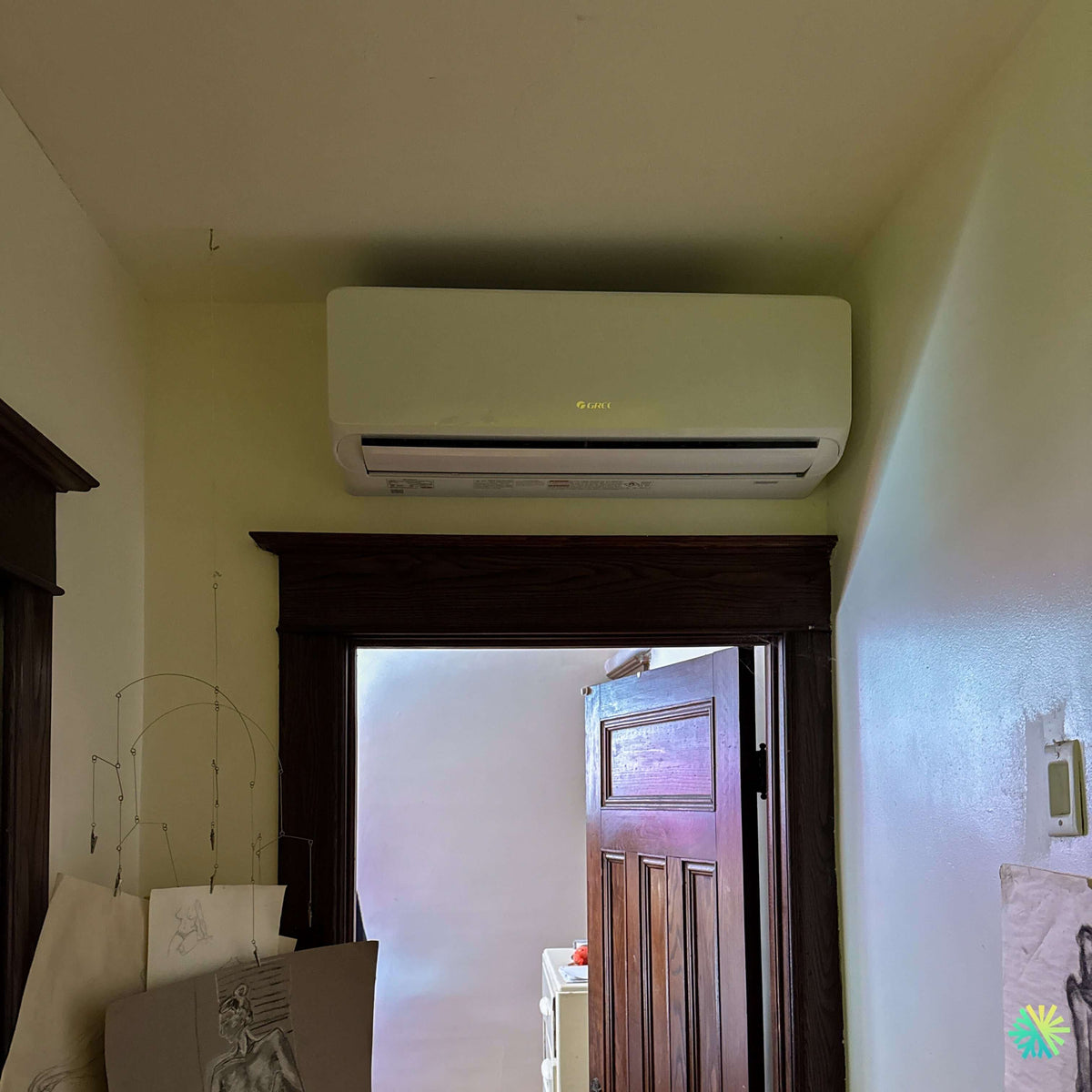 Installation of a GREE LIVO R32 Wall-Mounted Heat Pump - Air Conditioner - Mini Split in Mercier–Hochelaga-Maisonneuve in Montreal