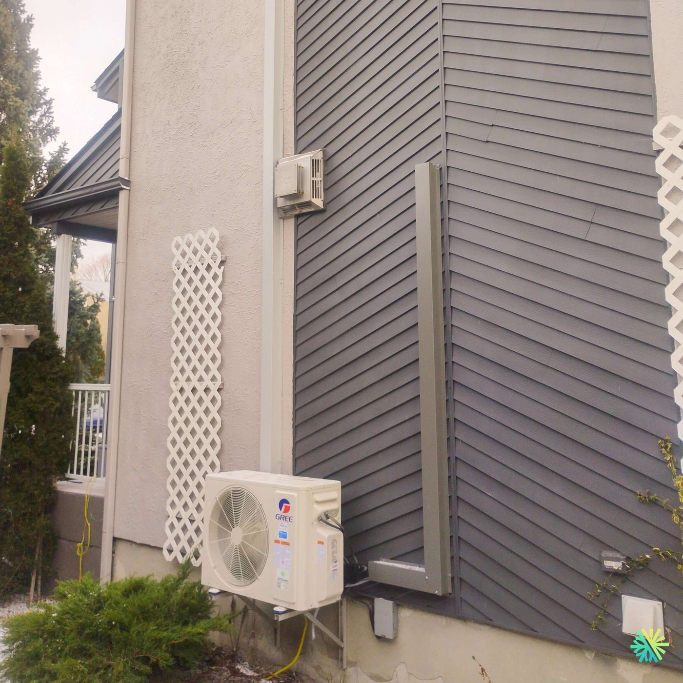 Installation d’une thermopompe murale GREE LIVO R32 à Saint-Constant sur la Rive-Sud : mini split compact pour un confort précis et une façade bien protégée