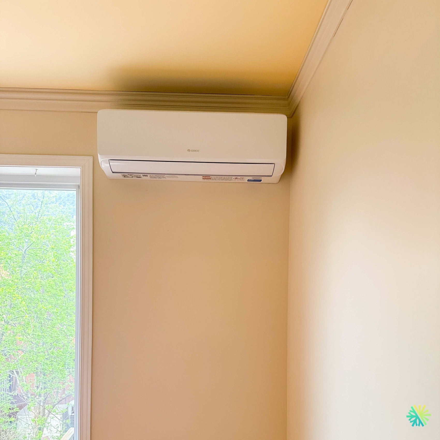 Installation d'une thermopompe 2 têtes GREE FreeMatch R32 (GWHD(24)ND6MO) dans Mercier–Hochelaga-Maisonneuve à Montréal