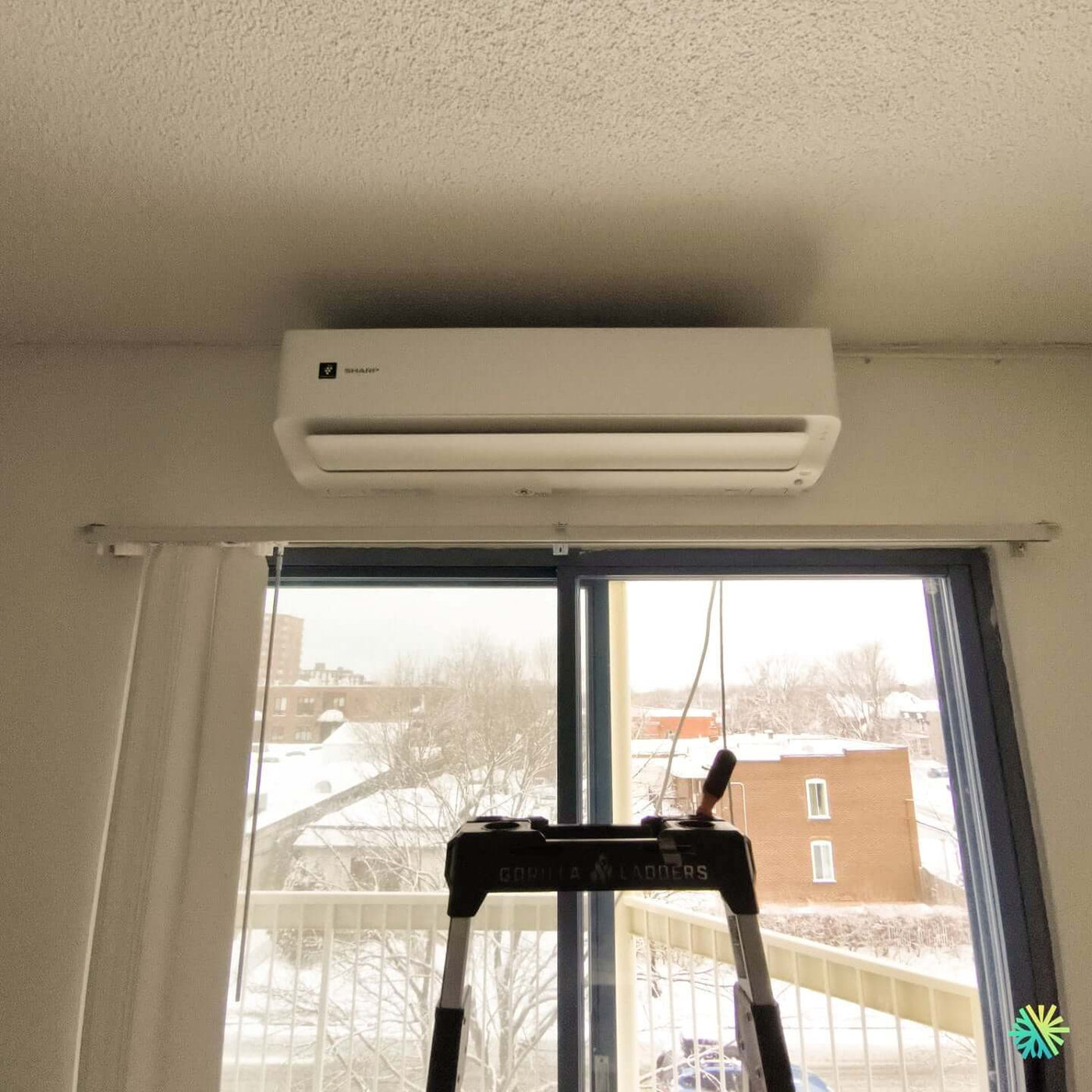 Installation d’une thermopompe murale SHARP ZU1 12 000 BTU à Saint-Lambert : performance, efficacité et confort pour l’hiver québécois
