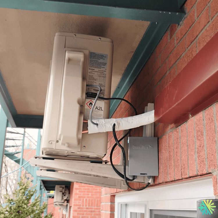 Installation d’une thermopompe murale Sharp sur balcon à Rosemont–La Petite-Patrie (Montréal)