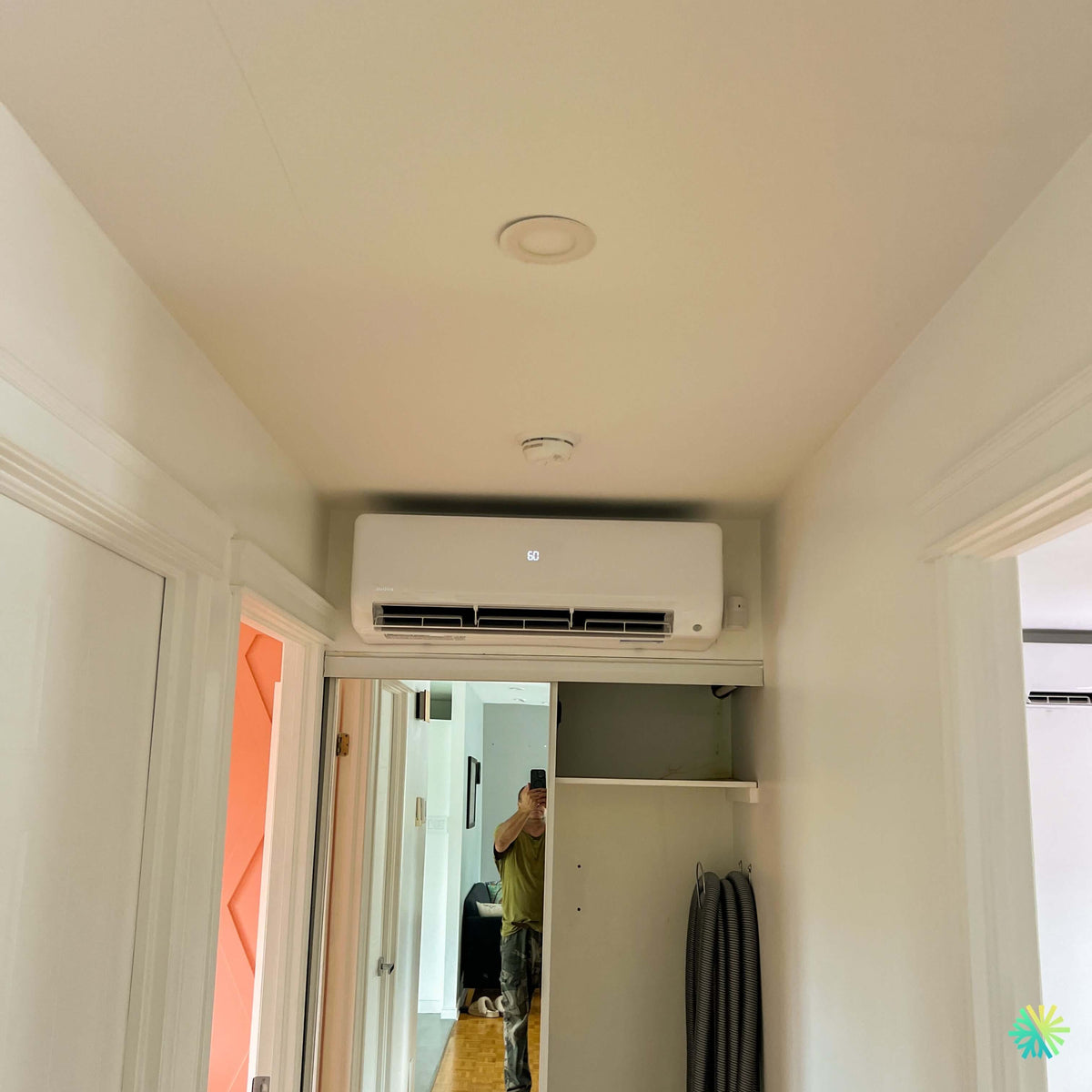 Installation d’une thermopompe triple zone MIDEA 28 à Saint-Sébastien, en Montérégie