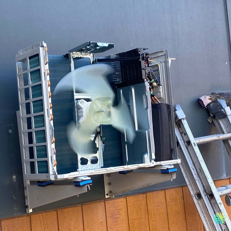 Réparation d’une thermopompe murale Midea EVOX R32 12000 BTU à Sainte-Julie
