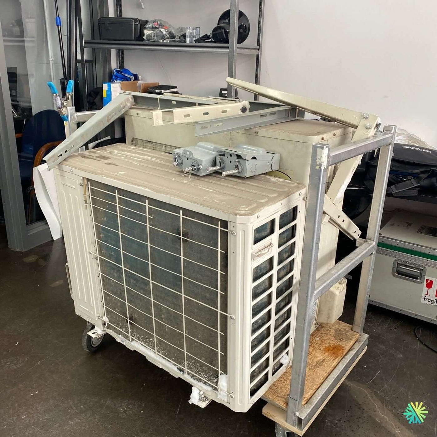 Nettoyage d’une thermopompe murale MultiZone en atelier à Saint-Laurent