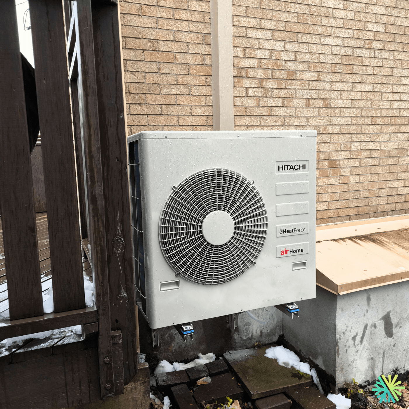 Service et entretien d’une thermopompe murale Hitachi à Chomedey (Laval)