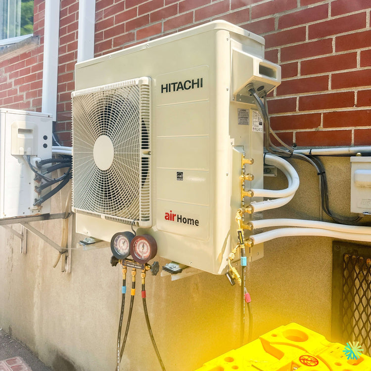 Installation d’une thermopompe multizone triple zone Hitachi airHome Multi à Pointe-Claire, dans l’Ouest-de-l’Île de Montréal