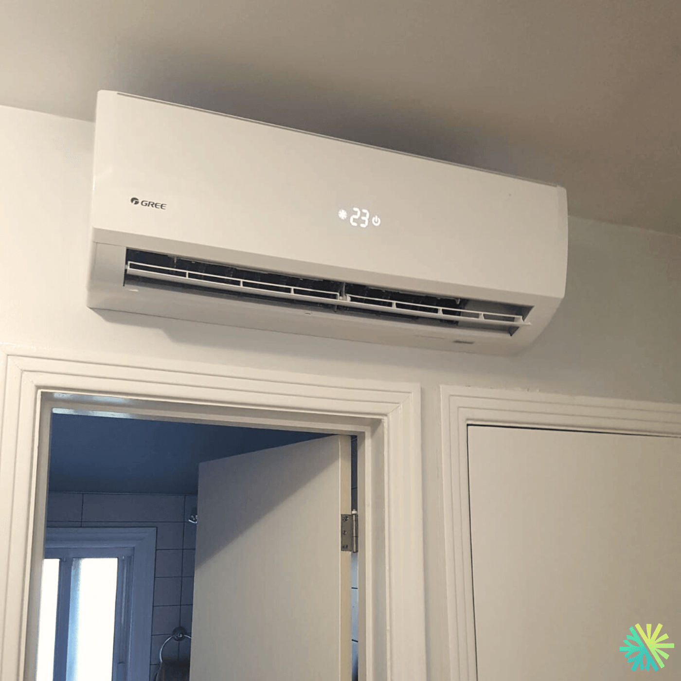 Service et entretien d’une thermopompe murale Gree à Ville-Marie (Montréal)