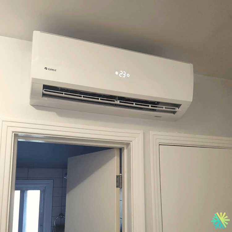 Service et entretien d’une thermopompe murale Gree à Ville-Marie (Montréal)