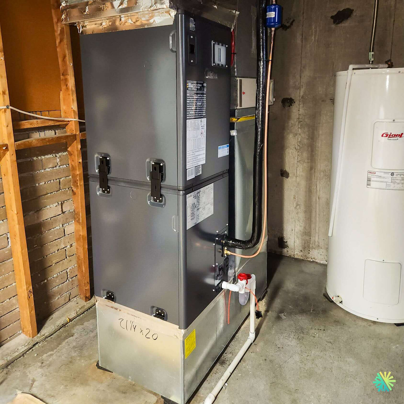 Installation d’une fournaise électrique centrale MIDEA EVOX G3 2 tonnes sur la Rive Sud de Montréal