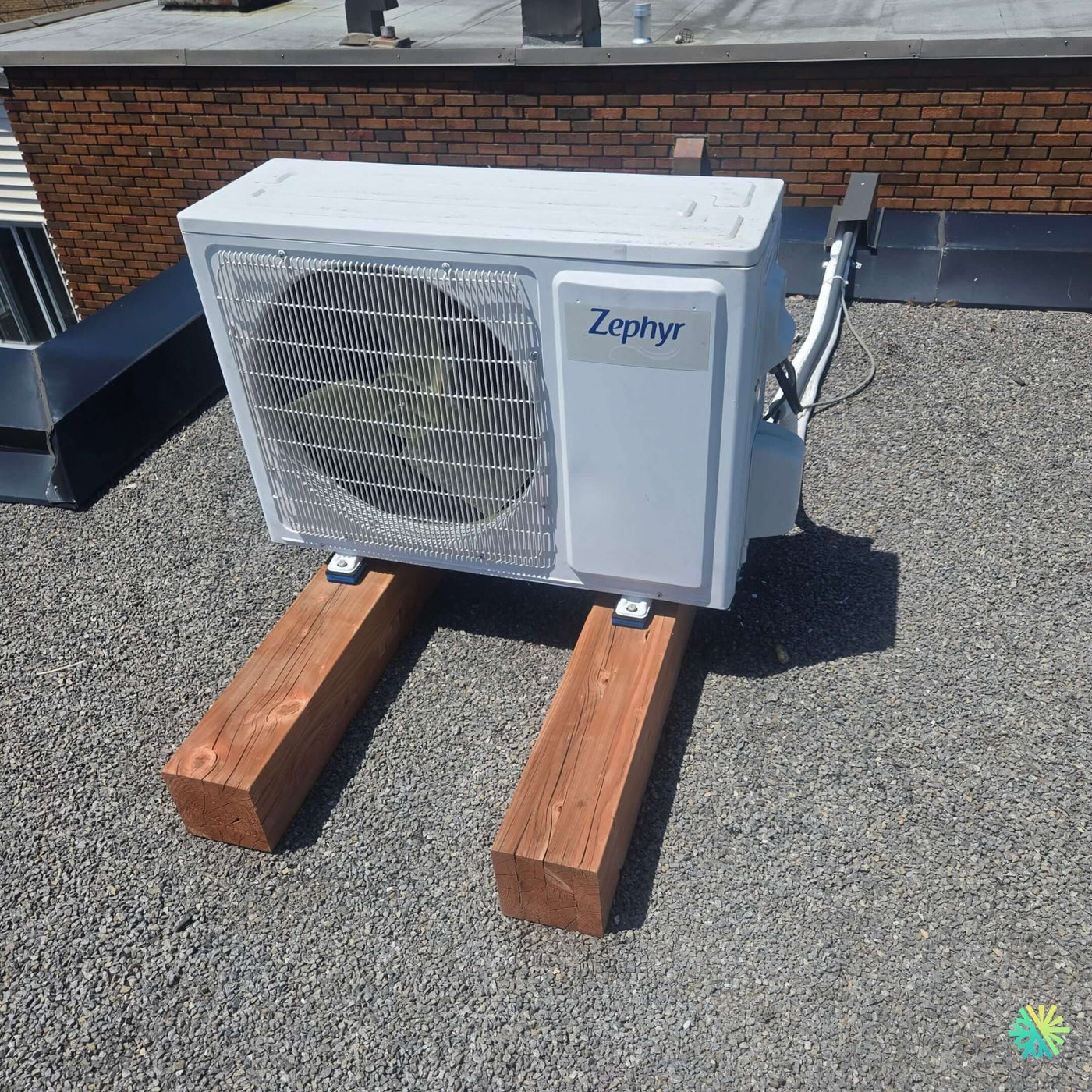 Réparation d’une thermopompe Zephyr sur un toit à Côte-des-Neiges–Notre-Dame-de-Grâce