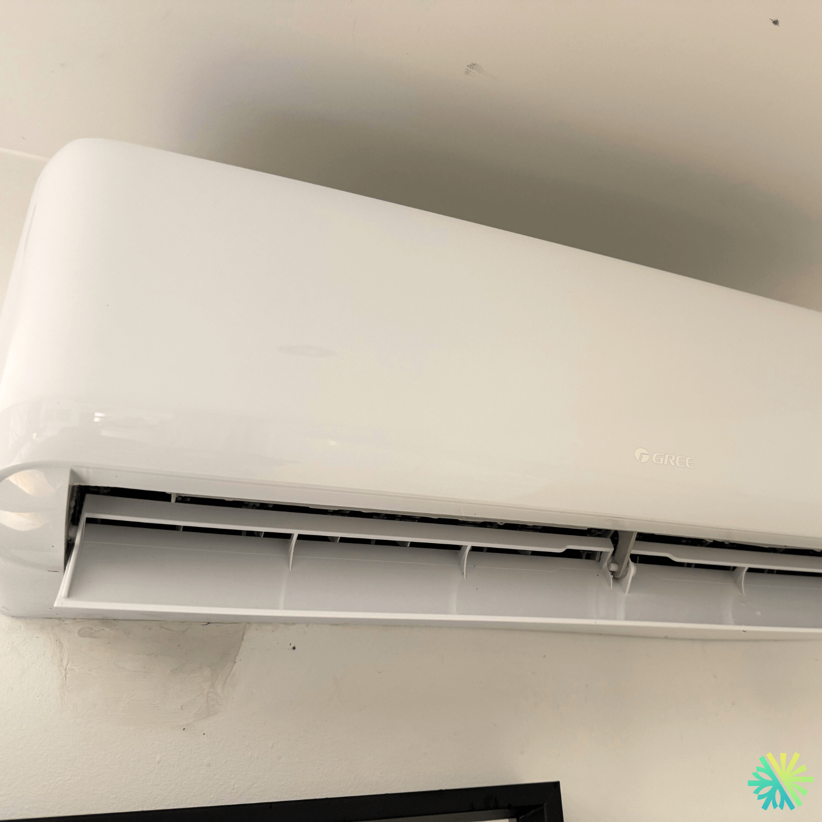Nettoyage d’une thermopompe murale Gree à Ville-Marie (Montréal)