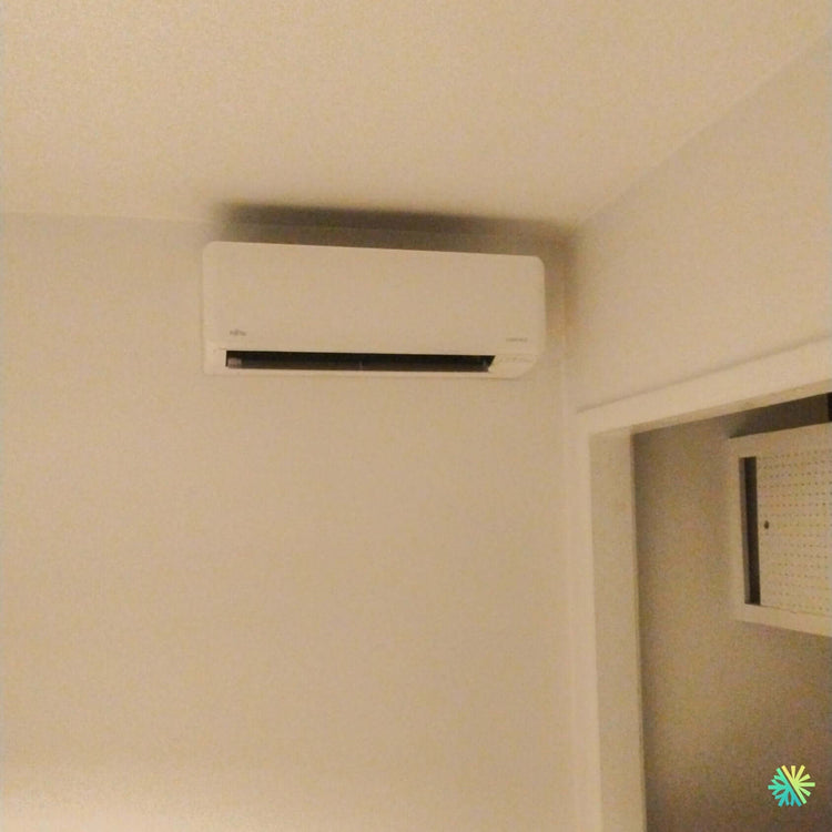 Installation d’une thermopompe murale FUJITSU ALTAIR 700 à Montréal-Est : une solution compacte et soignée pour un confort efficace
