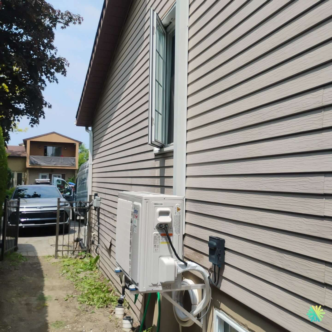Installation d’une thermopompe murale Gree Livo R32 à Chomedey (Laval)