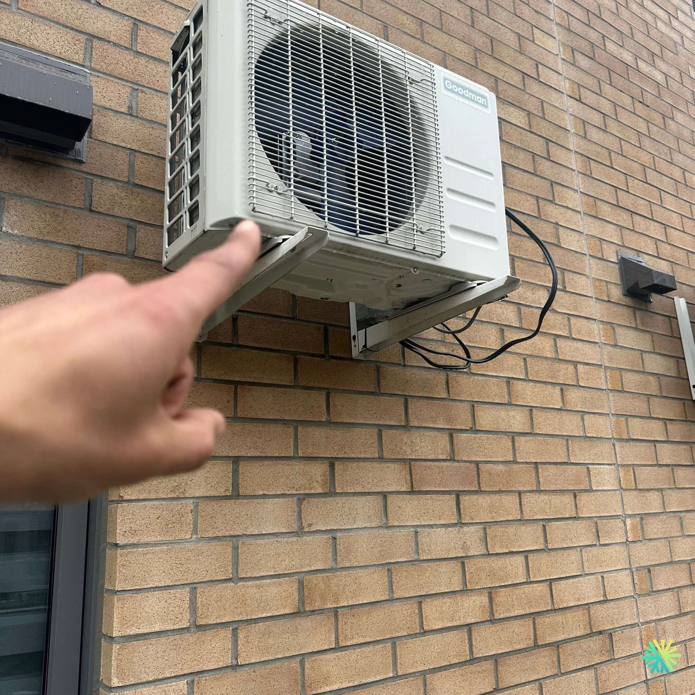 Réparation d’une thermopompe murale Goodman à Outremont