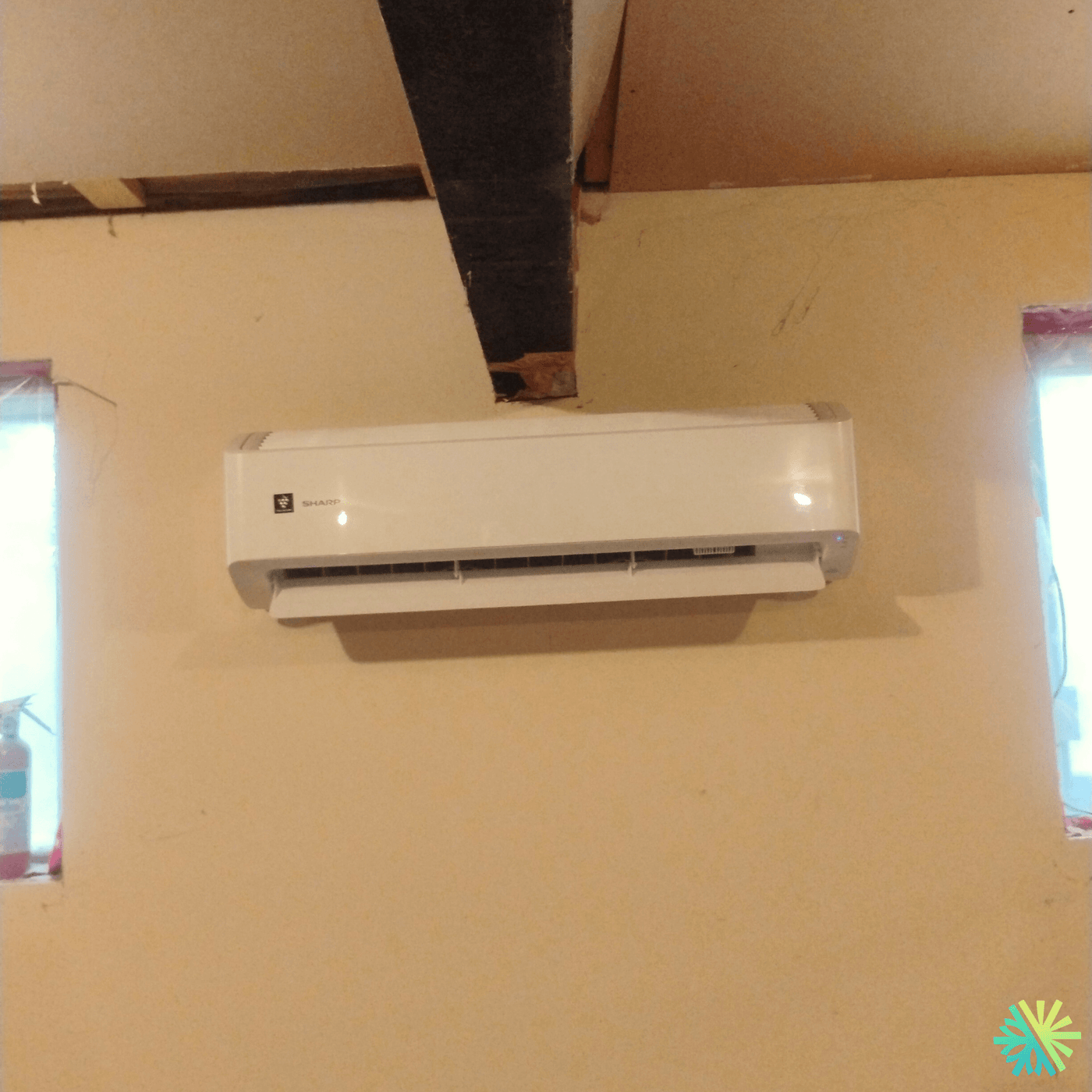 Installation d’une thermopompe murale Sharp ZU1 à Pont-Viau (Laval) : une solution efficace même dans un espace partiellement aménagé