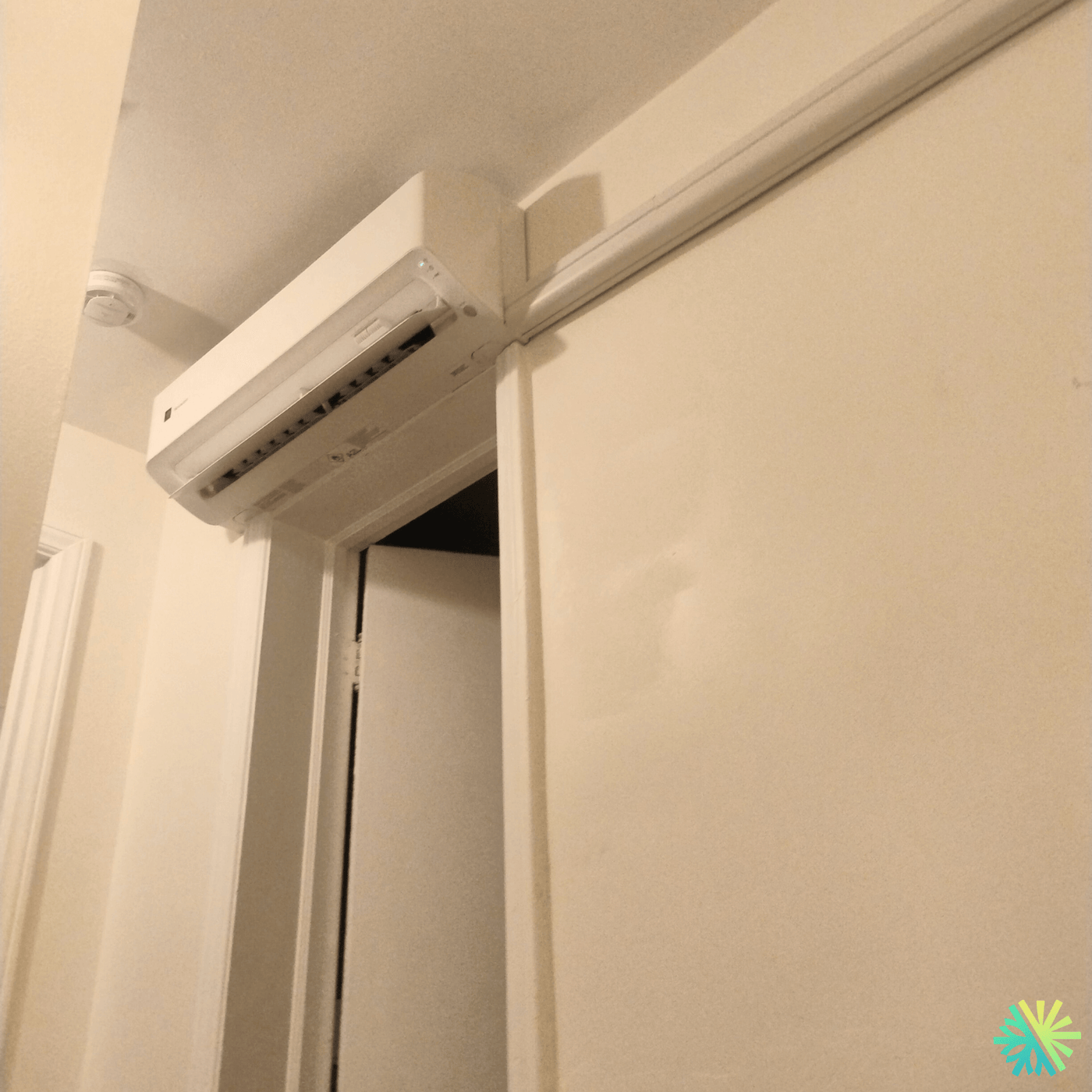 Installation d’une thermopompe murale Sharp au Plateau-Mont-Royal : une solution compacte pour un confort optimal en milieu urbain