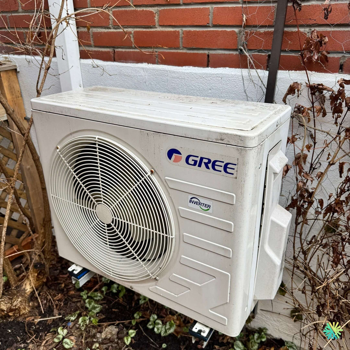 Nettoyage d’une thermopompe murale Gree à Sainte-Julie
