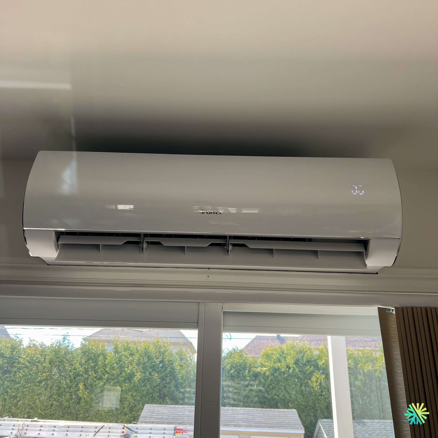 Installation d’une GREE FREE MATCH R32 Thermopompe TripleZone – 3 zones – 3 têtes à Sainte-Catherine sur la Rive Sud