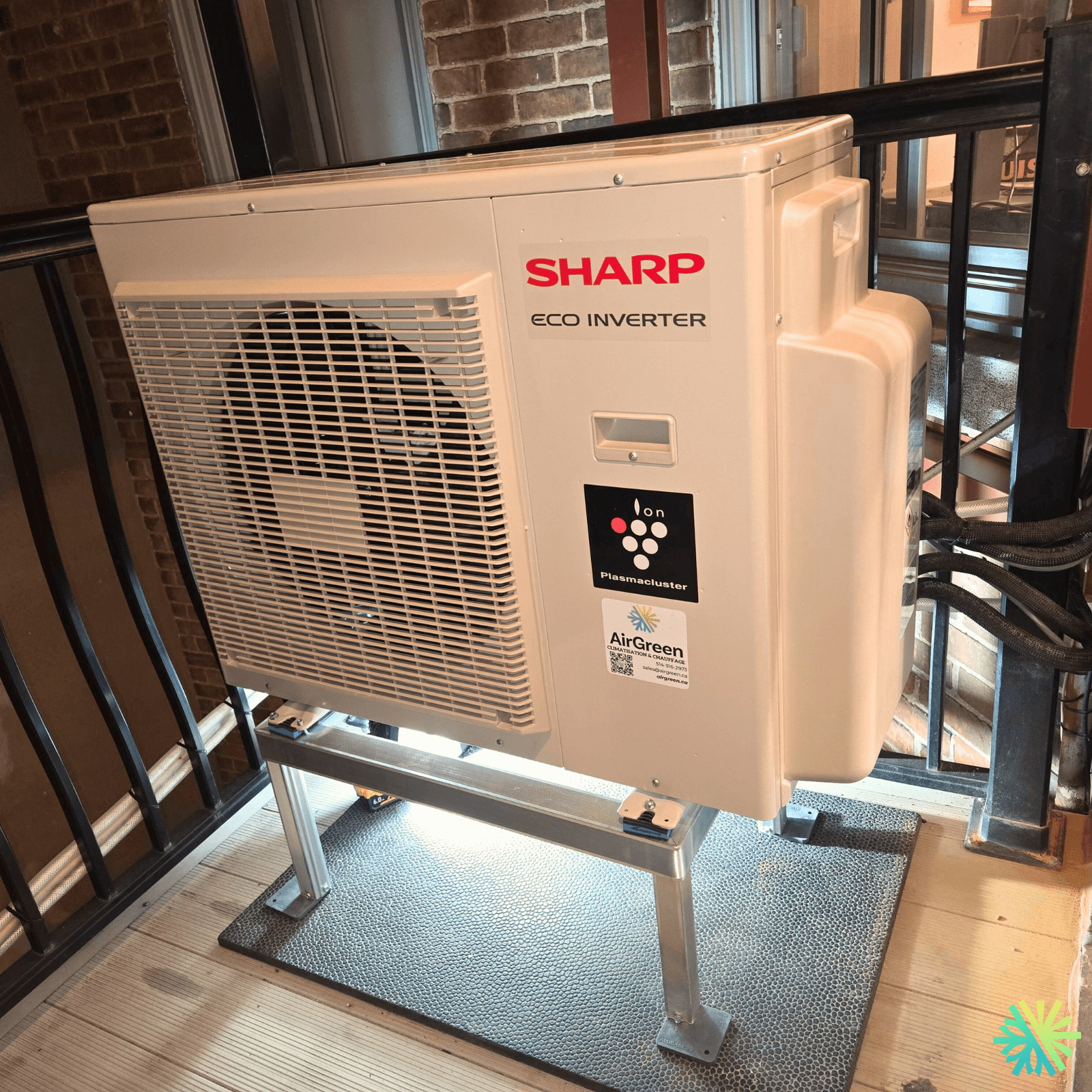 Installation d’une thermopompe murale Sharp sur balcon à Rosemont–La Petite-Patrie : stabilité, silence et conformité condo