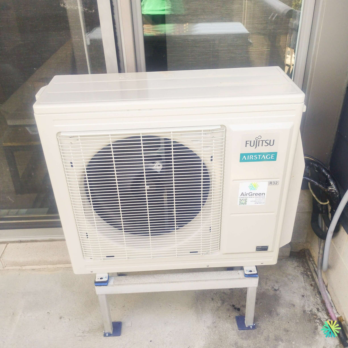 Installation d’une thermopompe murale Fujitsu AIRSTAGE Altair 700 à Sainte-Clotilde, en Montérégie