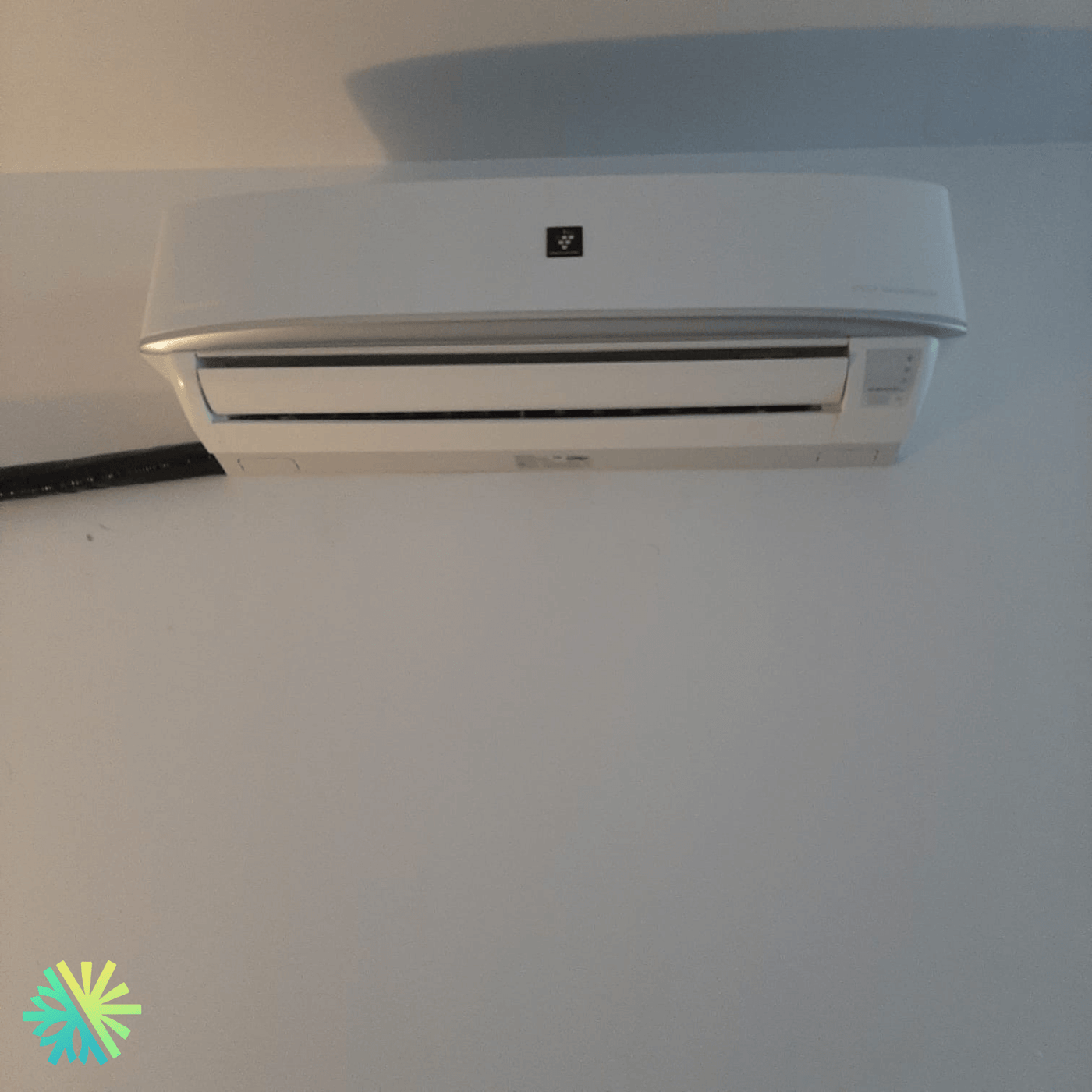Réparation d'une thermopompe murale Sharp à Laval
