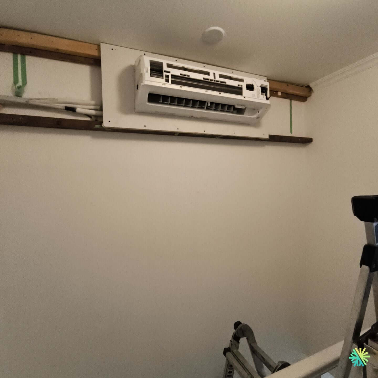 Réparation d’un climatiseur mural Sharp à Sainte-Dorothée