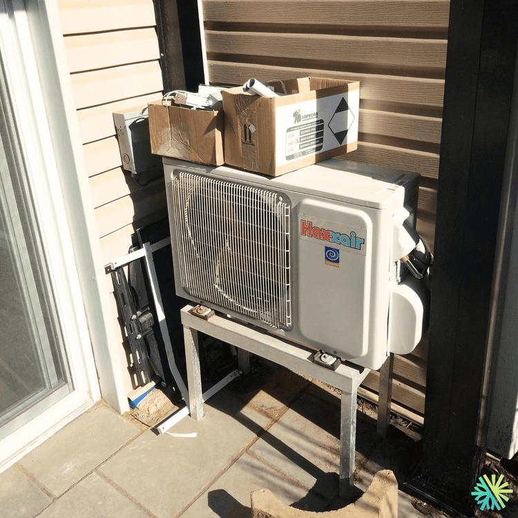 Service et entretien d’une thermopompe murale Haxxair à Sainte-Dorothée (Laval)