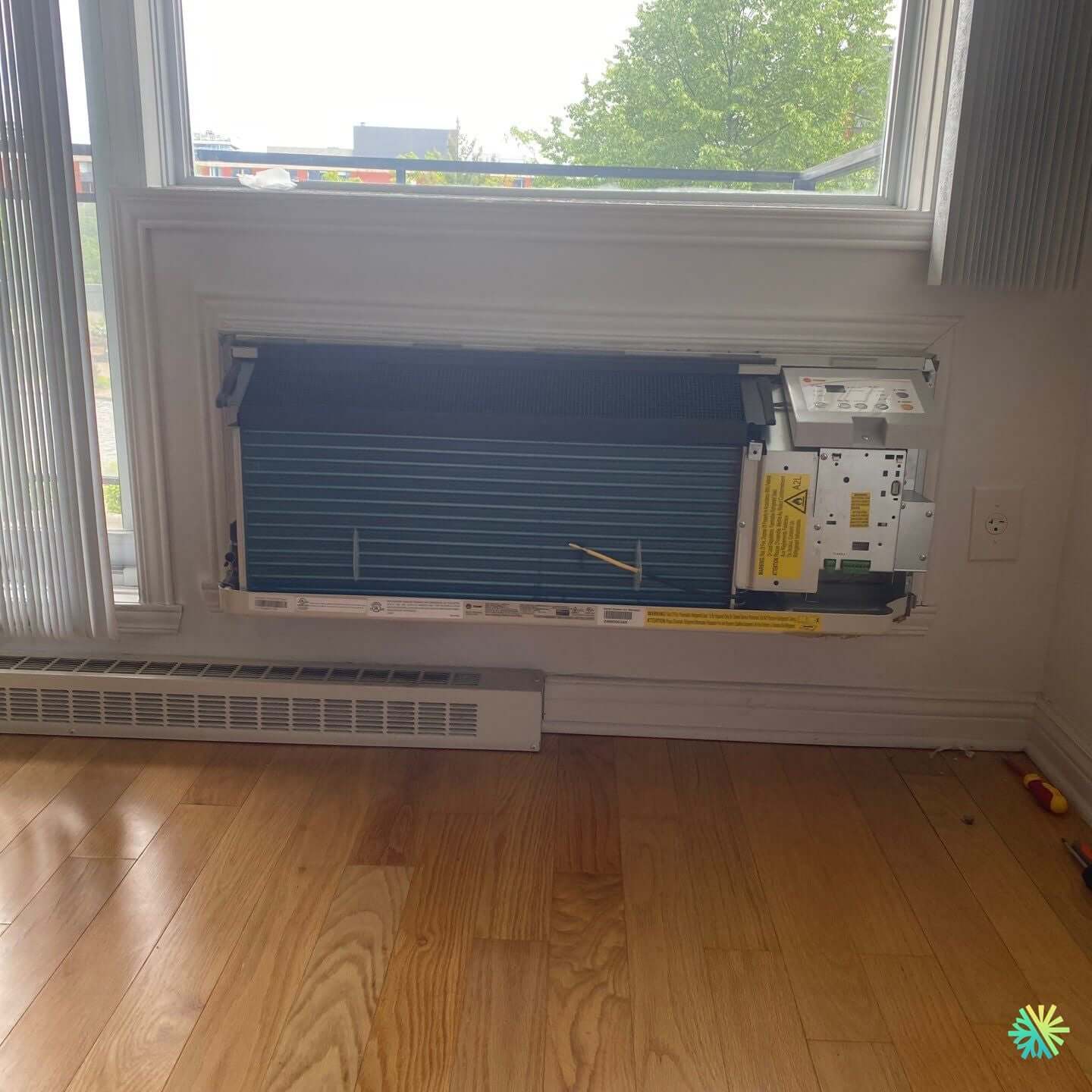 Réparation d’un climatiseur PTAC Friedrich à Outremont