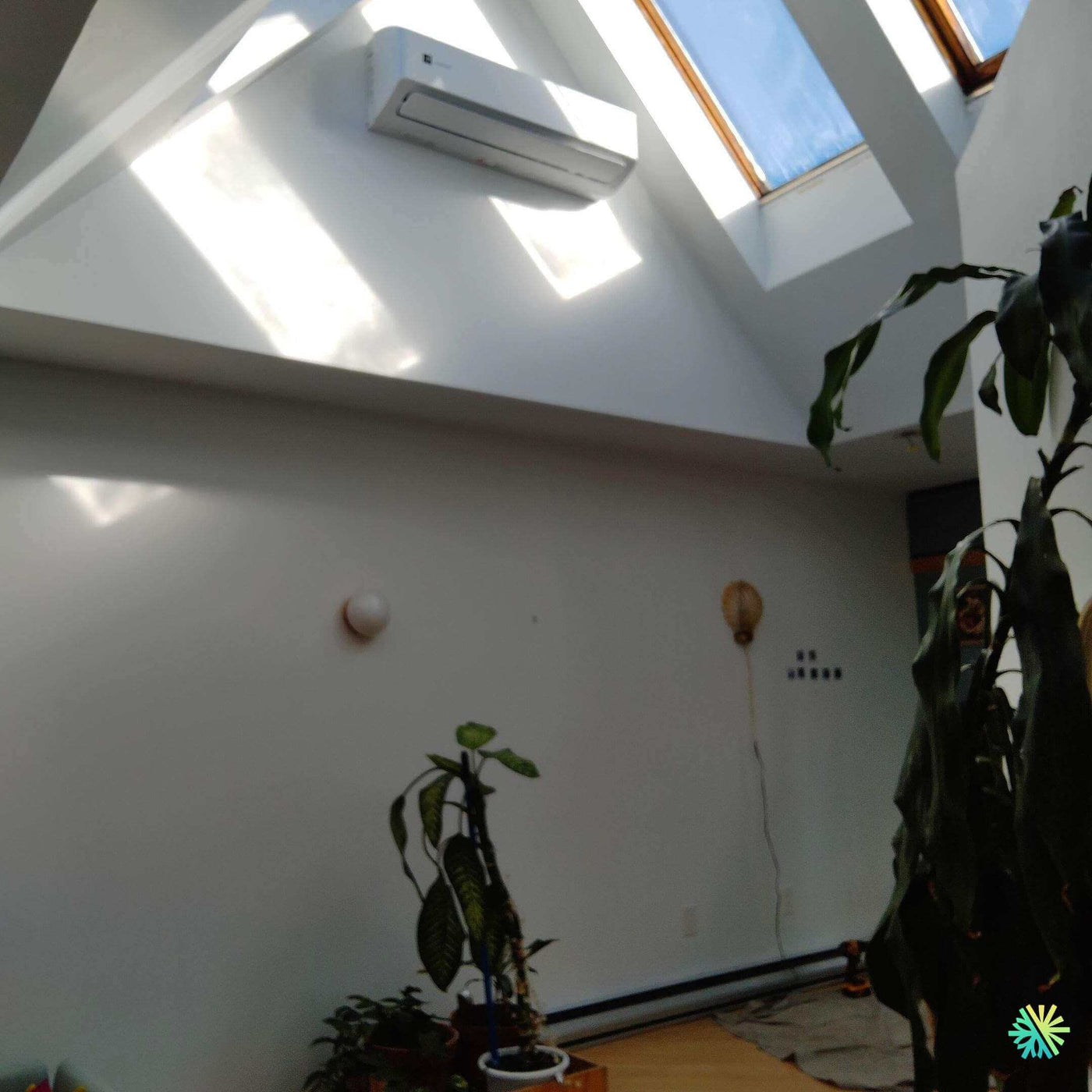 Installation d’une thermopompe murale Gree dans une maison à Outremont