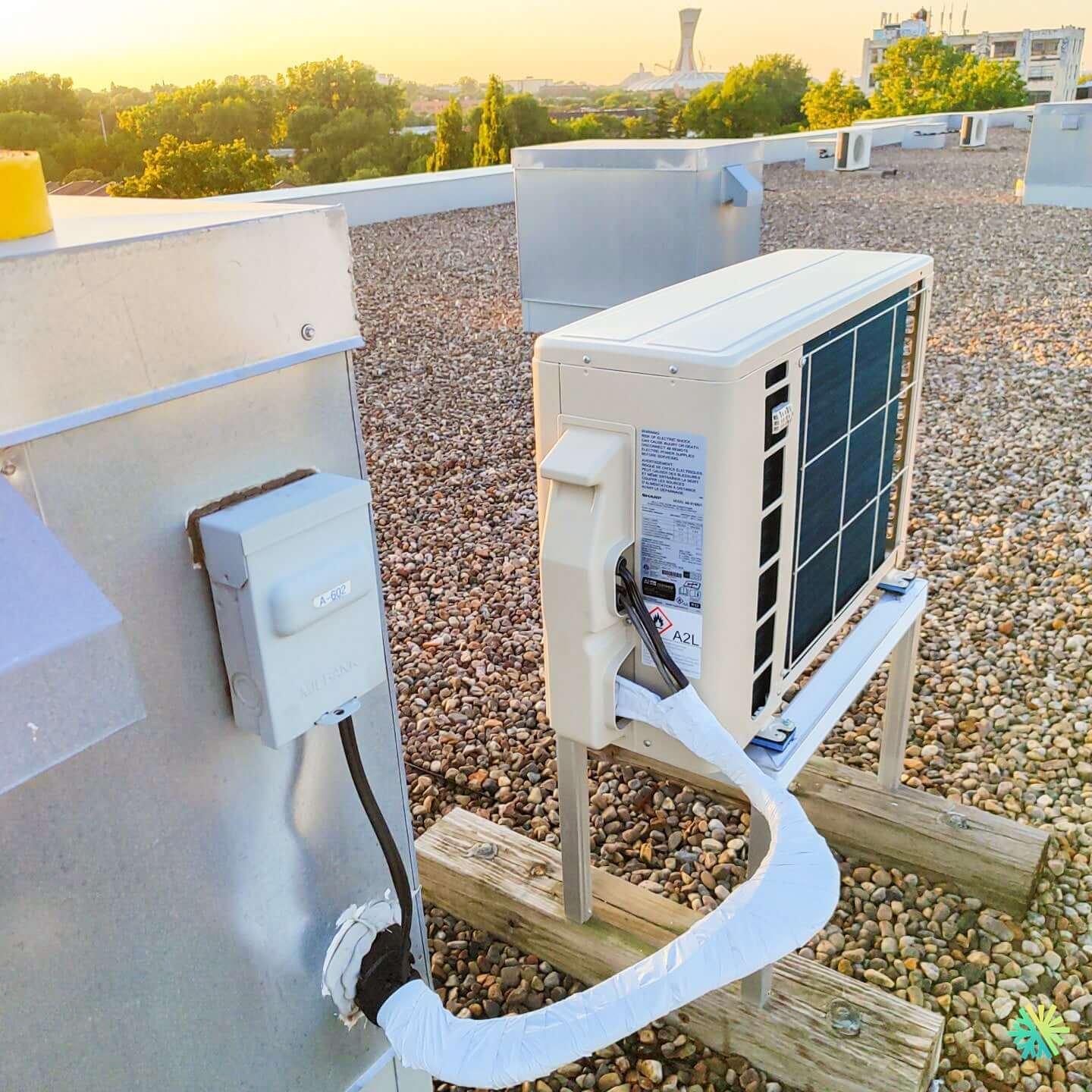 On a installé une thermopompe centrale dans une micro-maison à Saint-Jérôme : récit inspirant