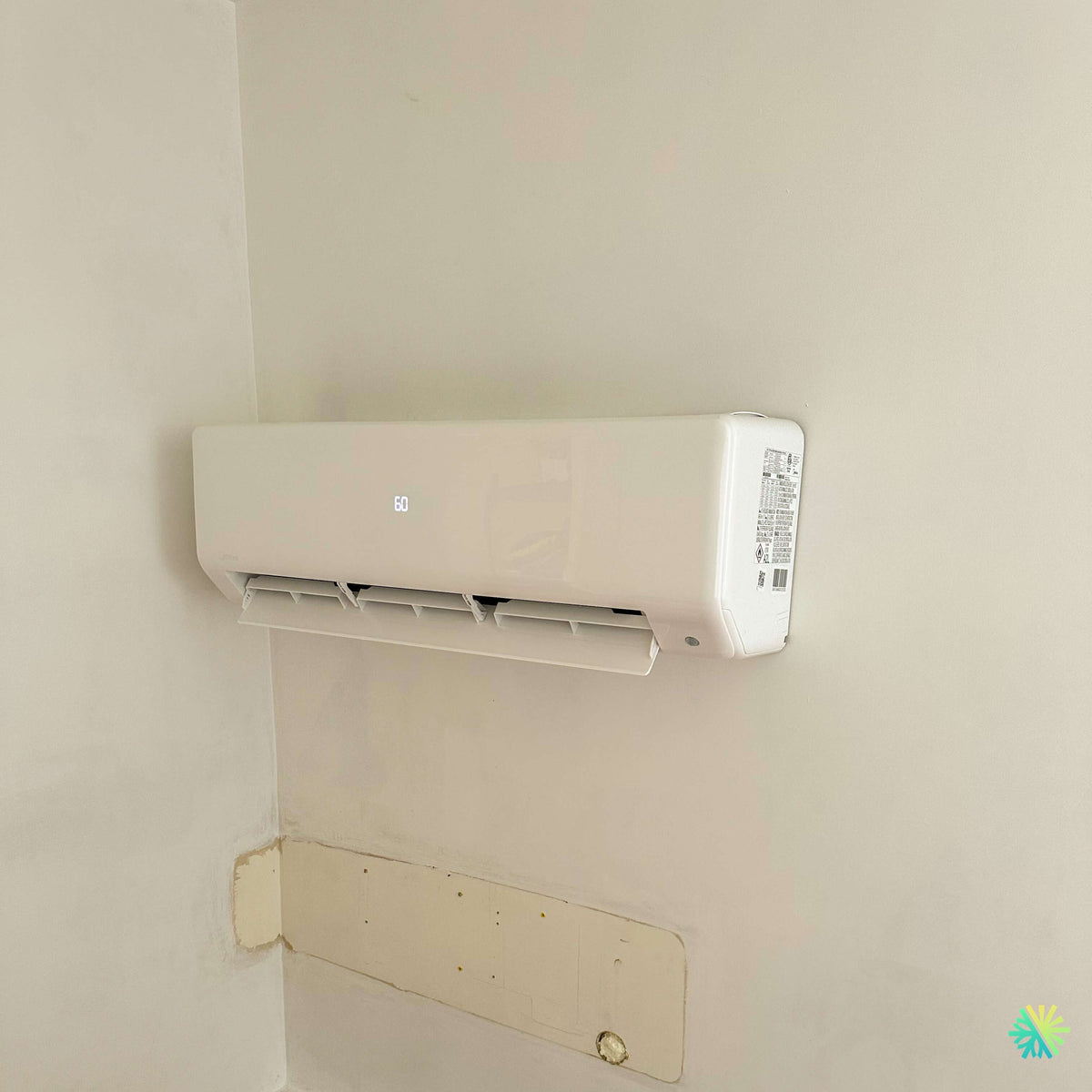 Installation d’une thermopompe murale MIDEA28 24 000 BTU à Candiac sur la Rive Sud de Montréal