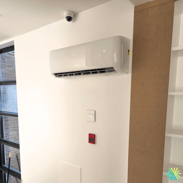 Service et entretien d’une thermopompe murale Gree à Ville-Marie (Montréal)