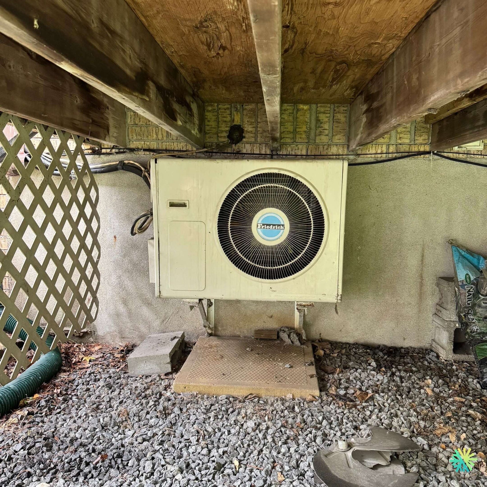 Réparation d’une thermopompe Friedrich à Repentigny