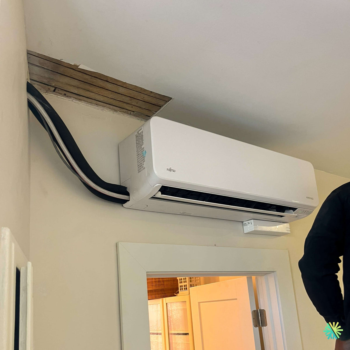 Installation d’une thermopompe murale Fujitsu Orion XLTH 24 000 BTU à Pierrefonds-Roxboro