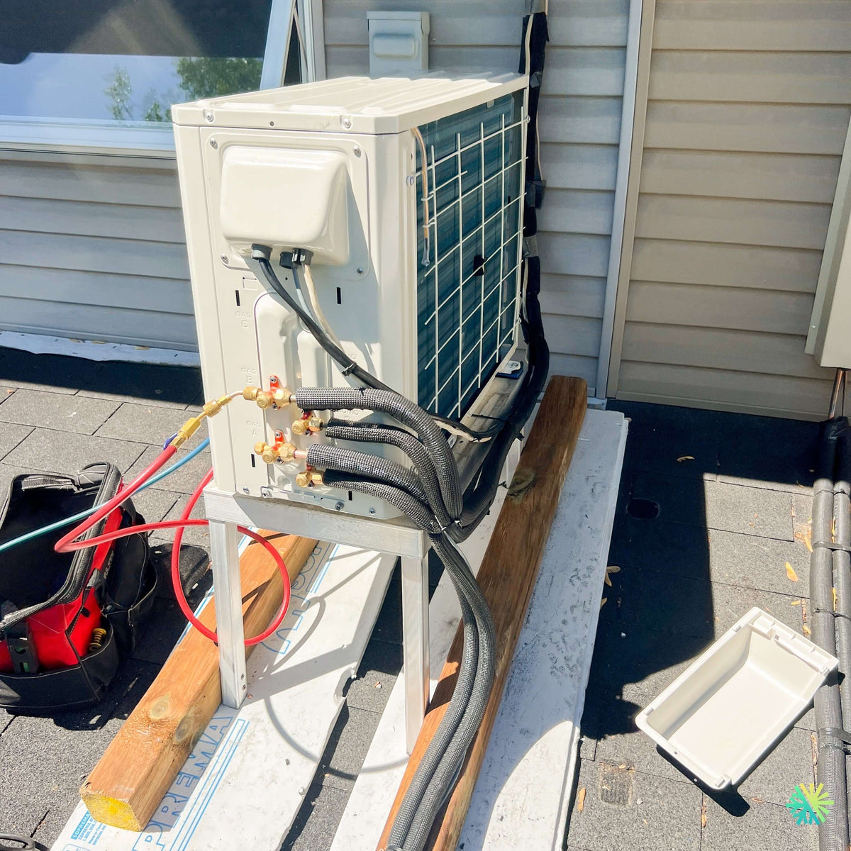 Installation d'une thermopompe murale 2 têtes GREE FreeMatch R32 GWHD(24)ND6MO à Saint-Roch-de-Richelieu