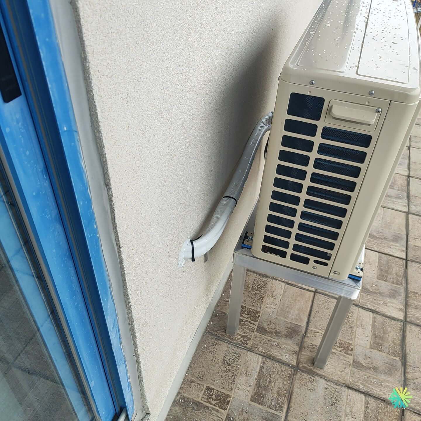 Installation d’une thermopompe murale Midea à Saint-Lambert