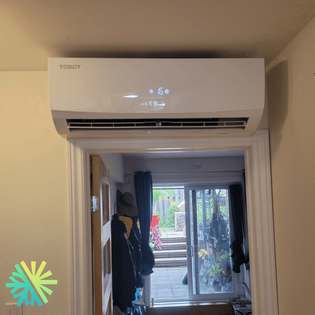 Installation d'une thermopompe mini-split Tosot LomoPlus UltraHeat à Baie-D'Urfé