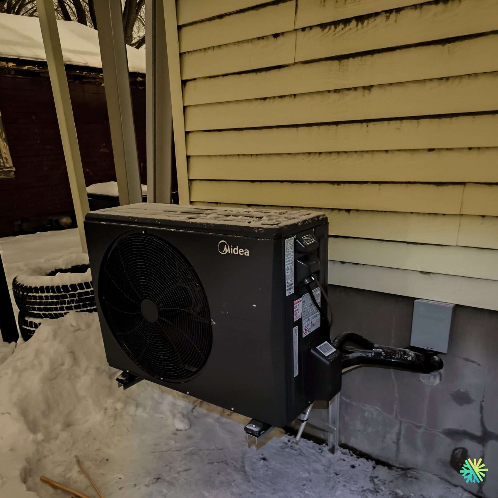 Installation d’une thermopompe centrale MIDEA EVOX G3 2 tonnes aux Îles-Laval