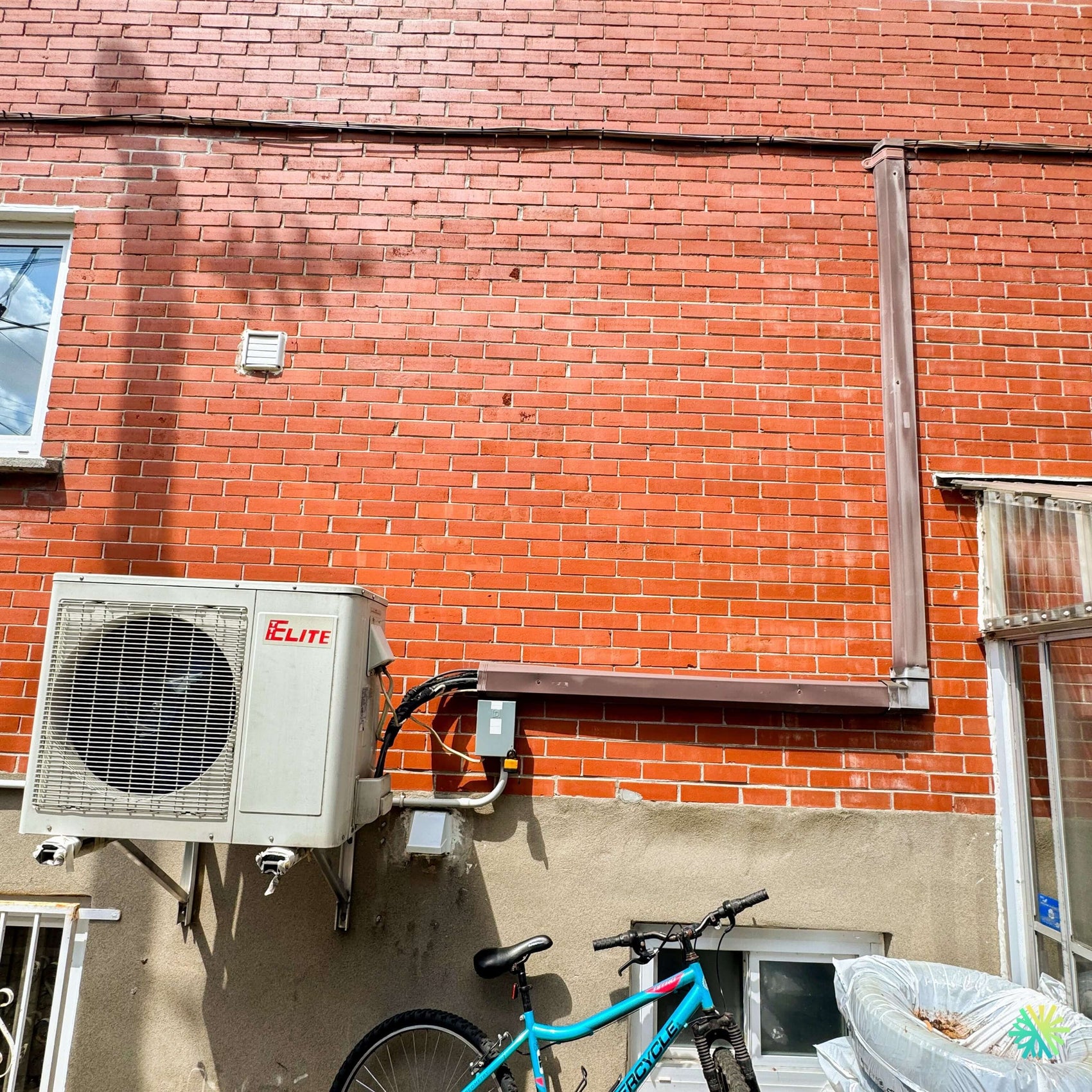 Réparation d’une thermopompe murale Elite à Laval