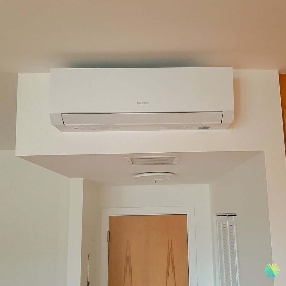Installation d’une thermopompe TripleZone GREE FREE MATCH R32 à Duvernay, Laval – système 3 zones avec 3 têtes murales pour une résidence à configuration intérieure complexe