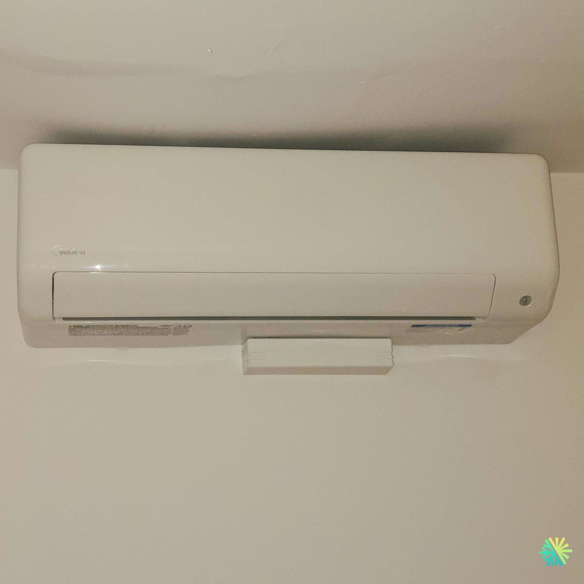 Installation d’une thermopompe murale MIDEA MIDEA35 à L’Île-Cadieux, dans Vaudreuil-Soulanges à l’ouest de Montréal