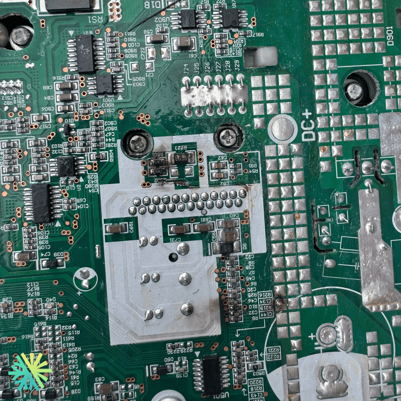 Réparation de thermopompe à Saint-Léonard : L’histoire d’une carte mère ressuscitée