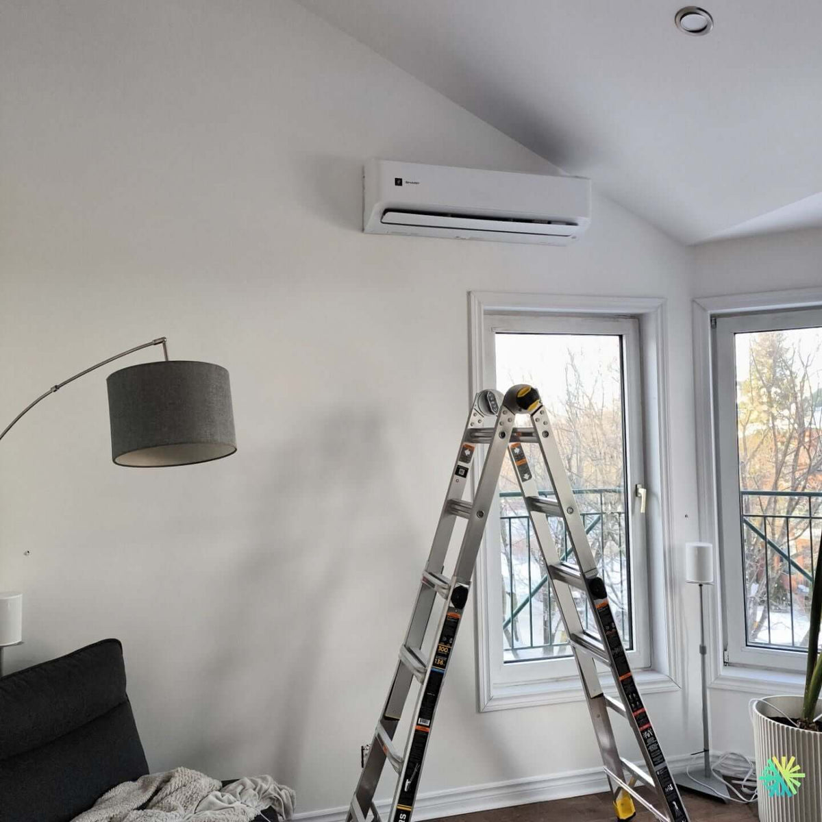 Installation of a Midea Midea28 wall-mounted heat pump in Rosemont–La Petite-Patrie